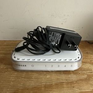 NetGear‎ FS605 V3 ~ 5 Port 10/100 Mbps Ethernet Switch